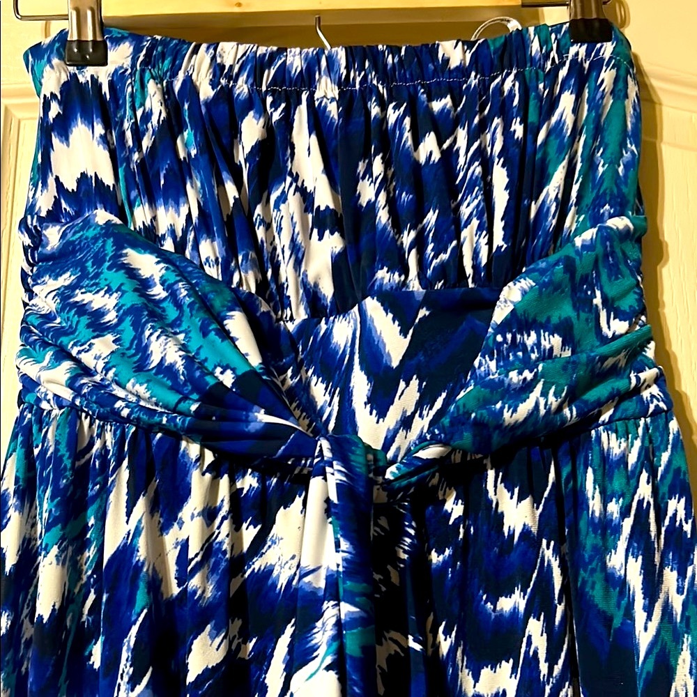 Chic Blue and White Patterned Dress